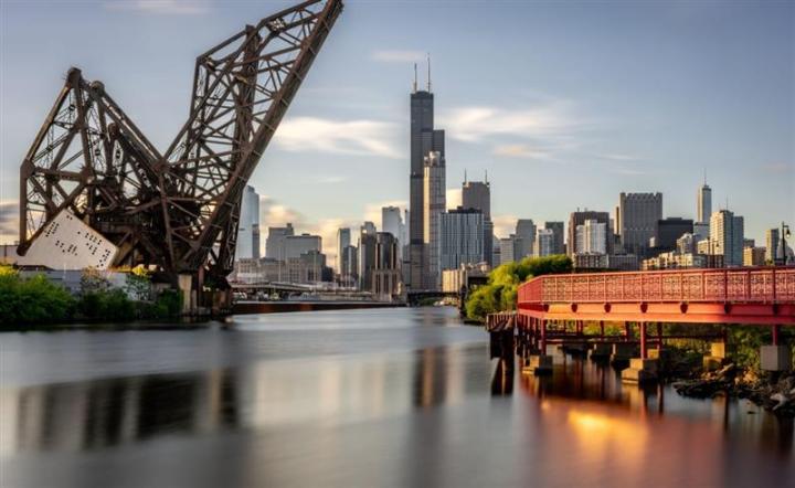 Amazon Picks Up Chicago’s 1st Vertical Warehouse for $195 Million