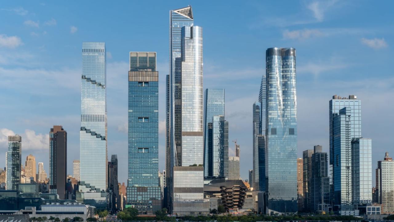 Manhattan Office Vacancy Falls to 16.5% as Trophy Demand Tightens Market