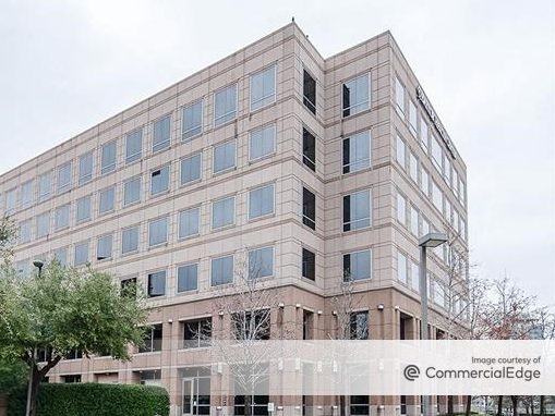 The Pyramid Towers comprise a total of 300,000 square feet. Image courtesy of CommercialEdge