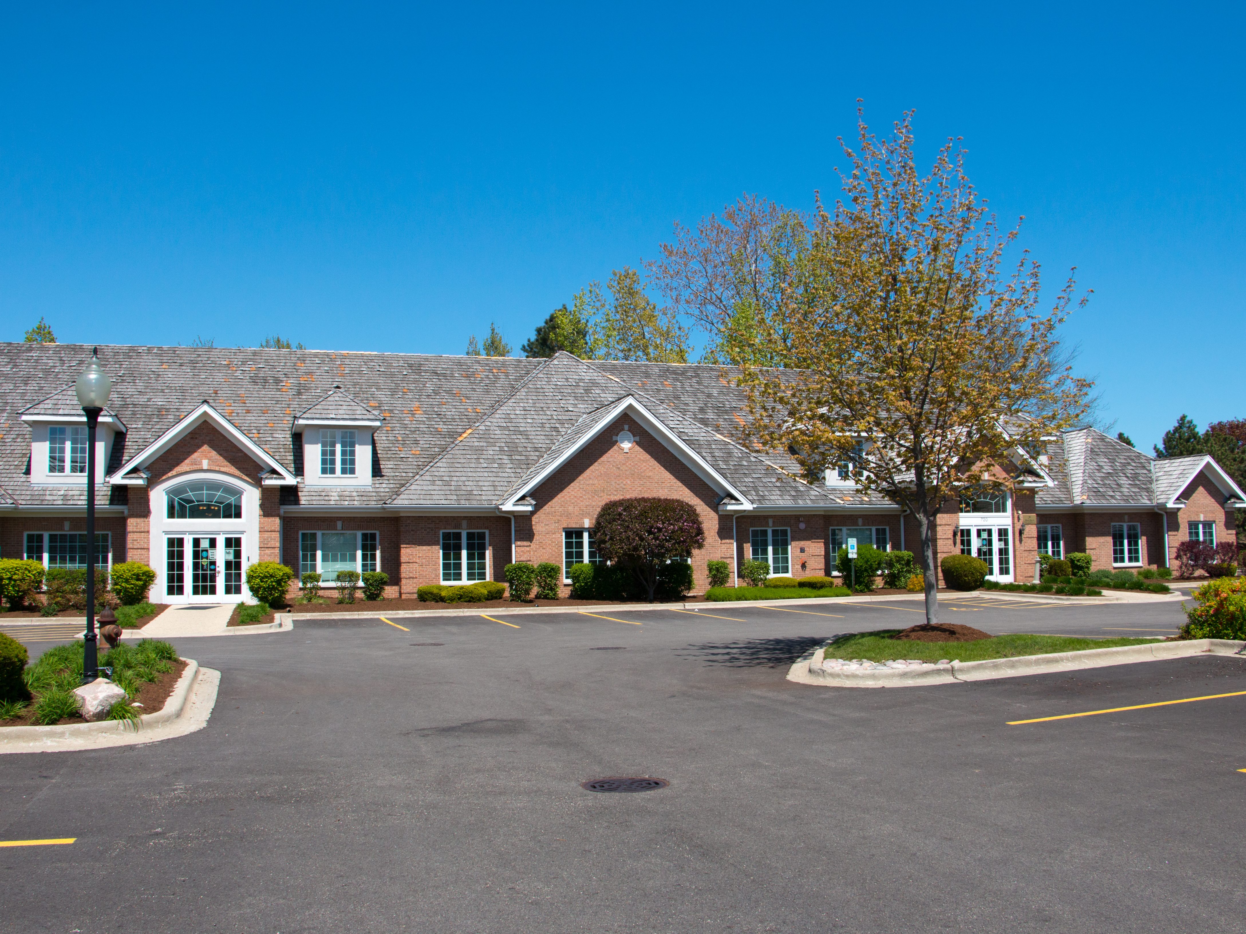 Exterior of medical office building in Libertyville, Ill.
