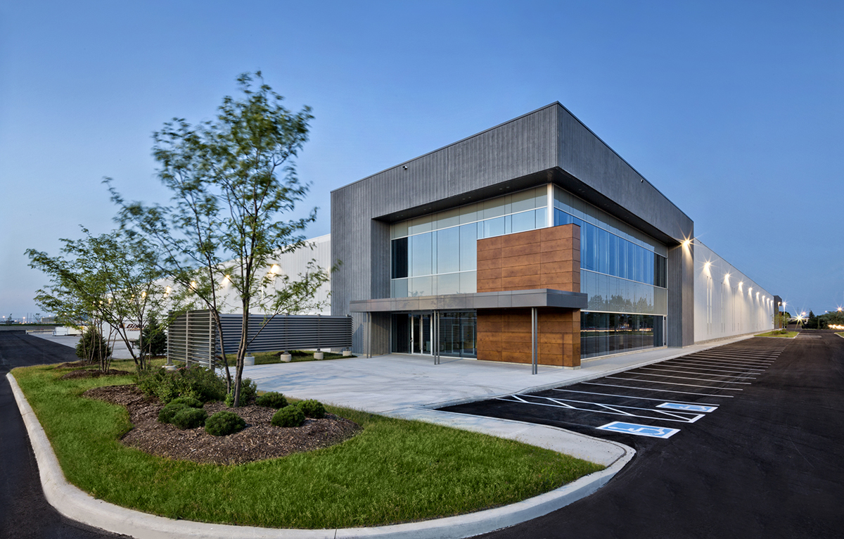 Having outdoor green spaces where employees can enjoy some fresh air or take an outdoor break can greatly increase psychological wellbeing. Image by Philip Castleton courtesy of Ware Malcomb
