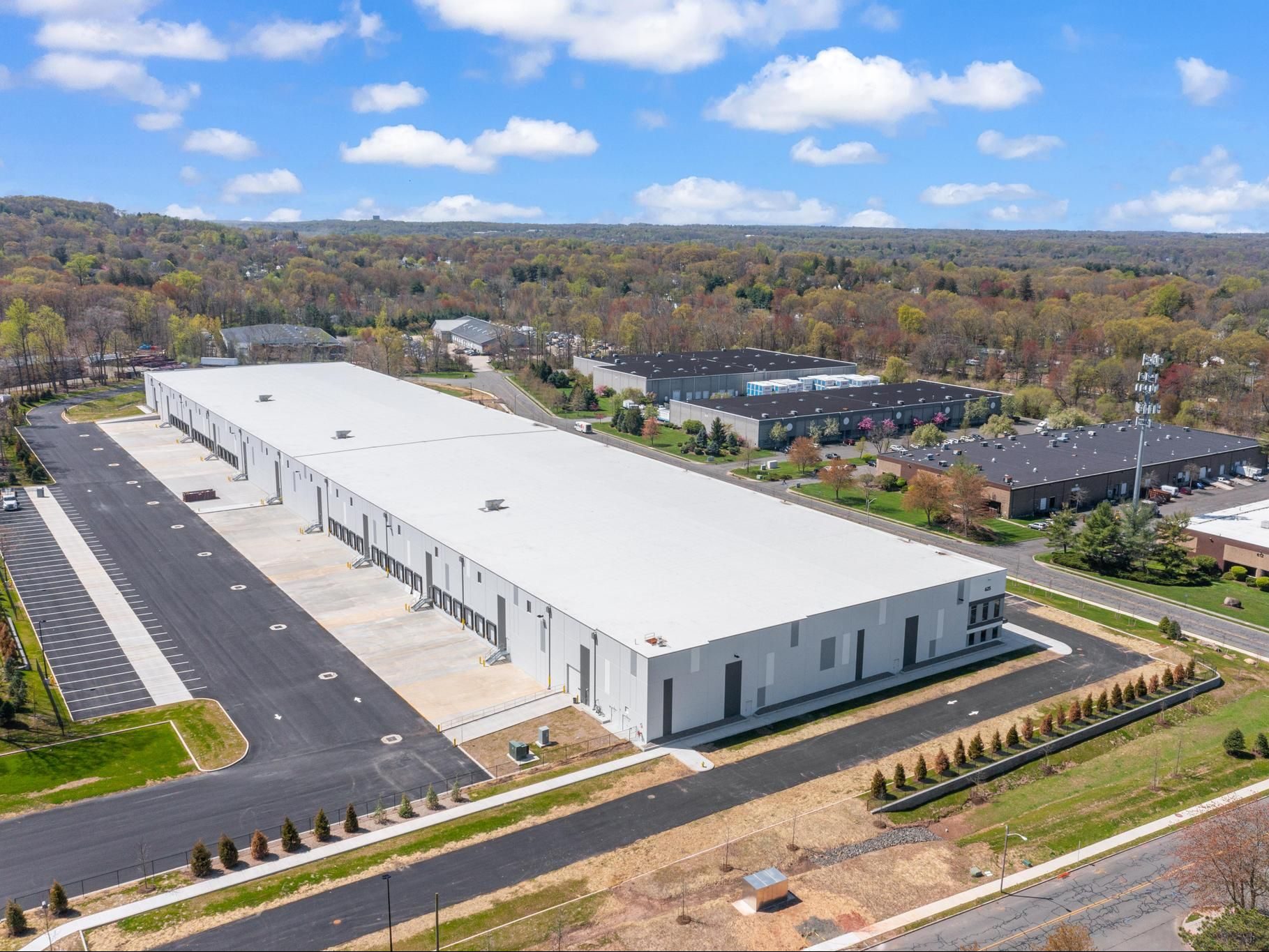 Exterior shot of Lincoln Logistics Rockland, a distribution center in Rockland County.