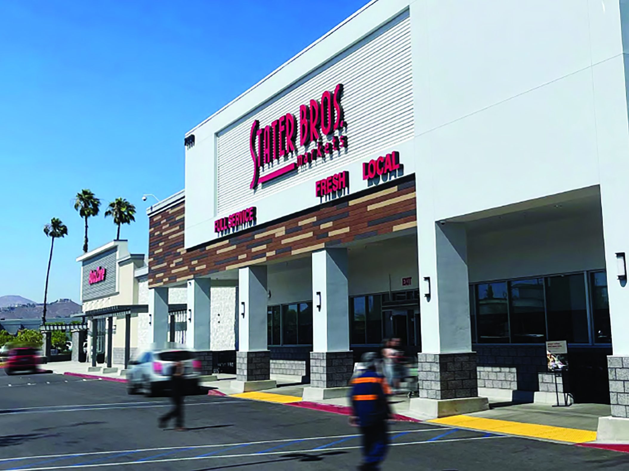 Completed in 1974, Citrus Landing recently underwent a cosmetic renovation. Image courtesy of Paragon Commercial Group