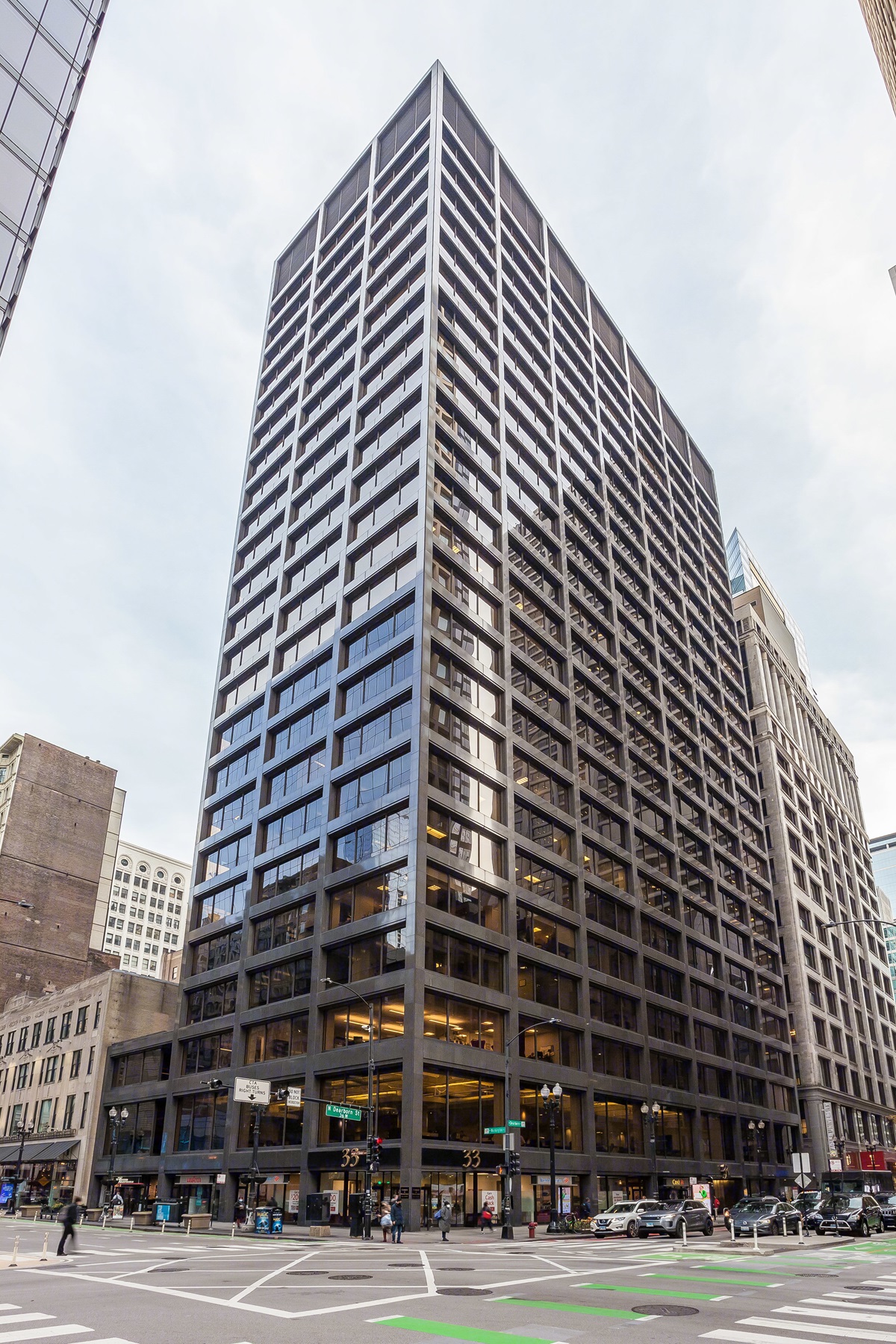 Exterior shot of 33 North Dearborn in Chicago