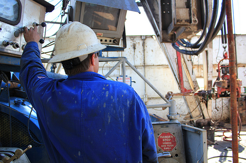 041912 - EconWatch Oil Rig Worker user lindsey gee