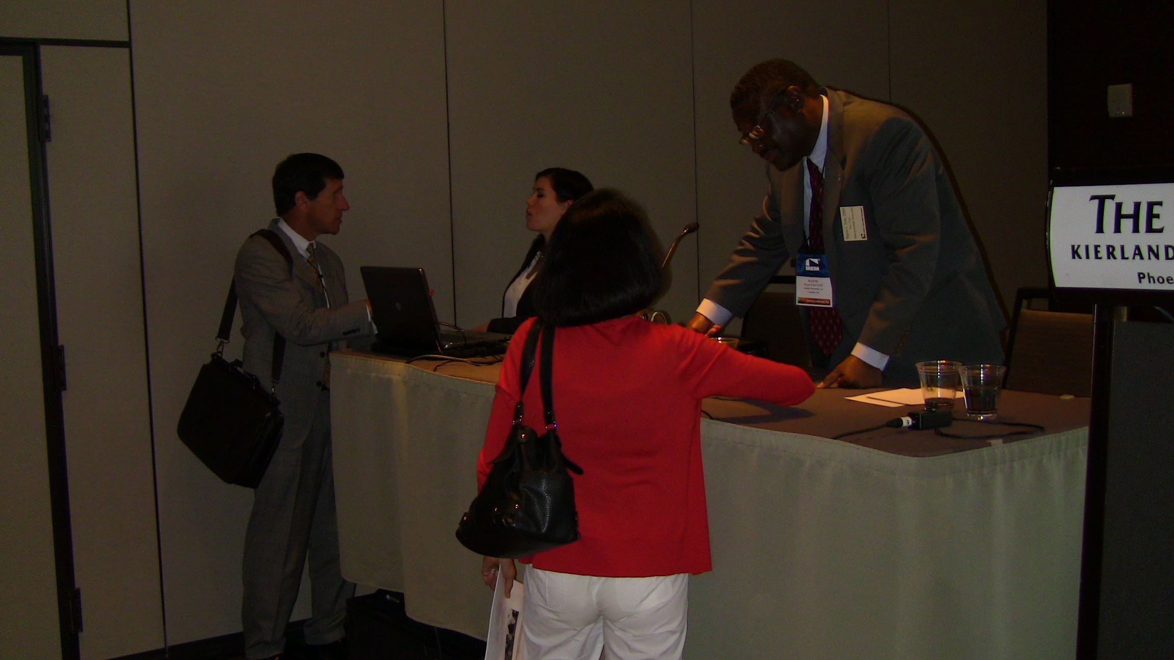 Speakers and audience members discuss legislative issues at IREM panel in Scottsdale, Ariz.