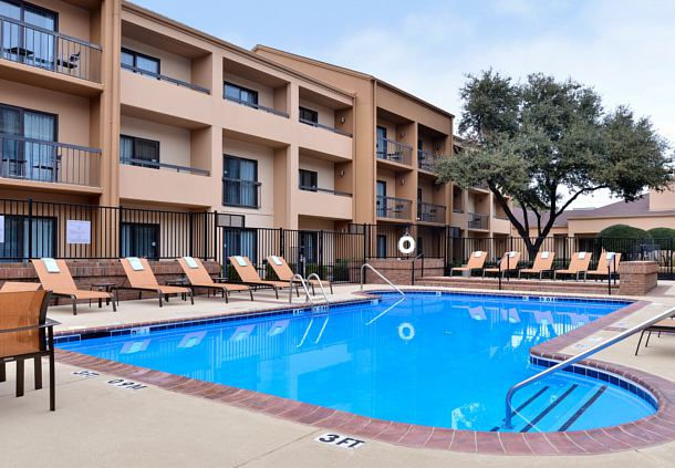 The Courtyard Dallas-LBJ at Josey