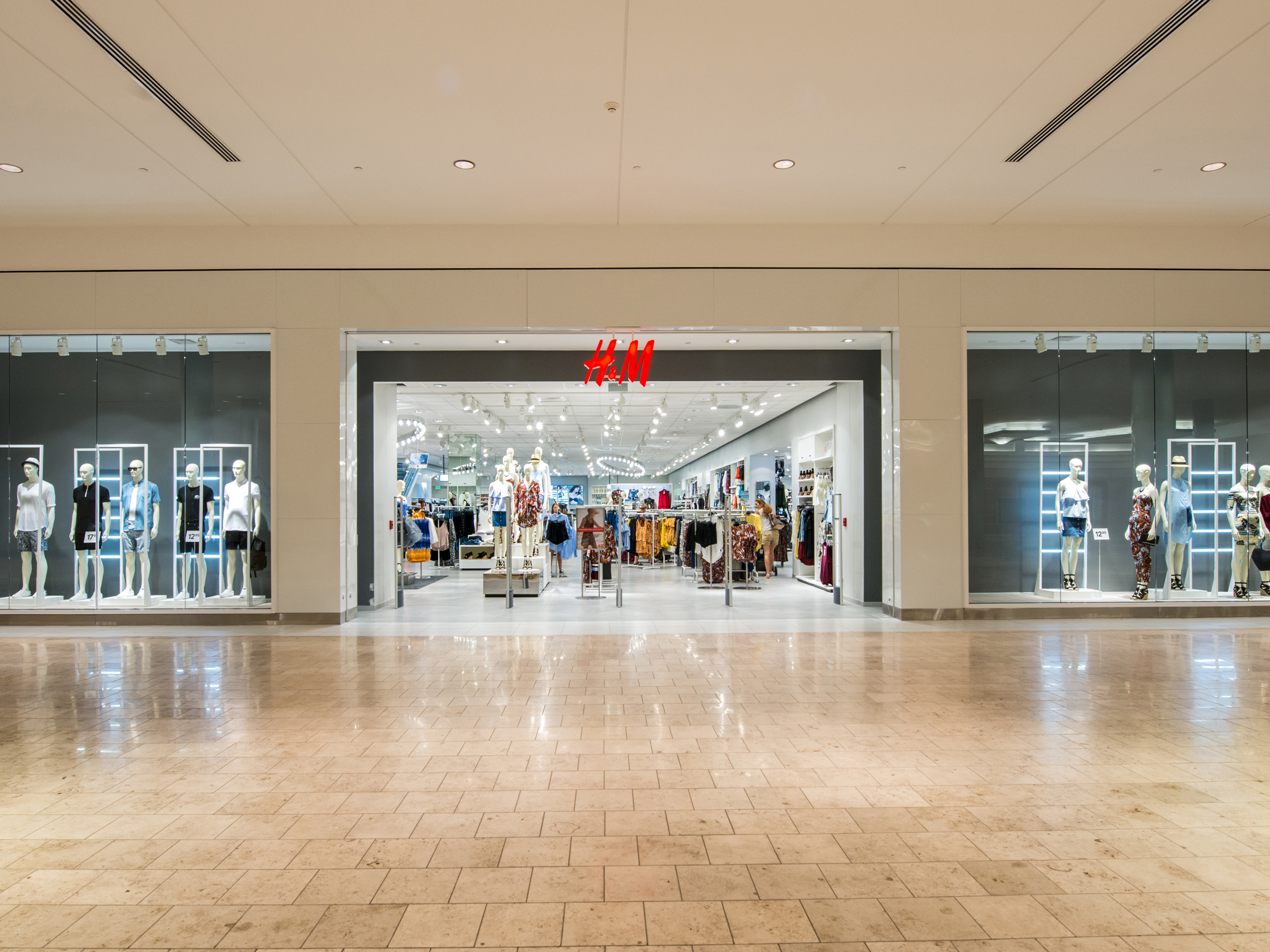 A new 28,000-square-foot H&M store recently took over a vacated Saks Fifth Avenue space at the Galleria Fort Lauderdale.