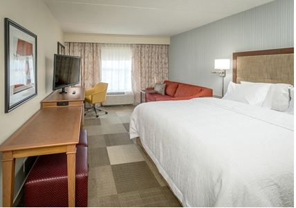 Guest Room of the new Hampton Inn by Hilton Spring Hill