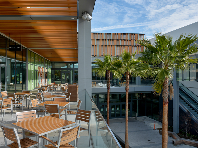 Rouse Properties’ Newpark shopping center features a dining pavilion that fuses the indoors and out.