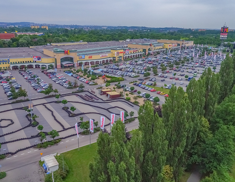 One of the M1 portfolio shopping centers acquired by EPP
