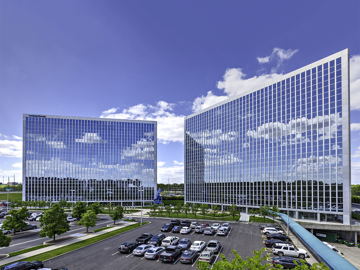 Triangle Plaza, a 635,000-square-foot office complex in Chicago, near O'Hare International Airport. Triangle Plaza's $72.4 million mortgage is the largest loan in VMC 2018-FL2 , the second Värde CRE CLO issued in 2018.