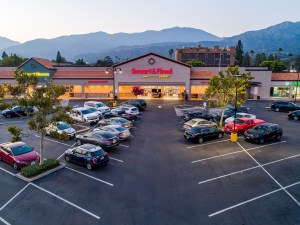 Grocery-anchored shopping center in the LA metro