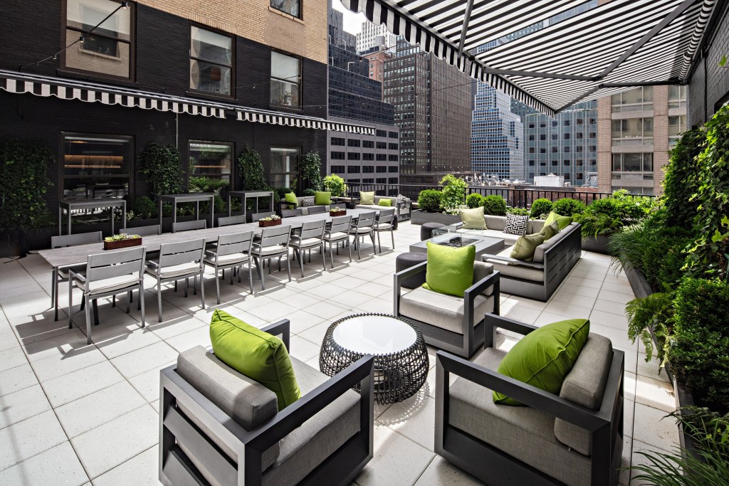 Outdoor amenity space, The Ivy Terrace