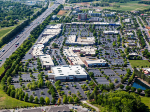 Completed in 2007, The Avenue Murfreesboro encompasses 11 buildings on an 85.6-acre site. Image courtesy of JLL Capital Markets