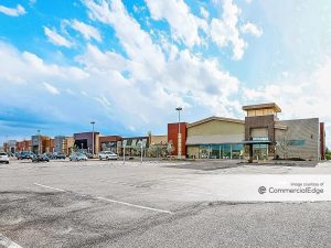 The national and regional retailers at Cornerstar make up more than 90 percent of the roster. Image courtesy of CommercialEdge.