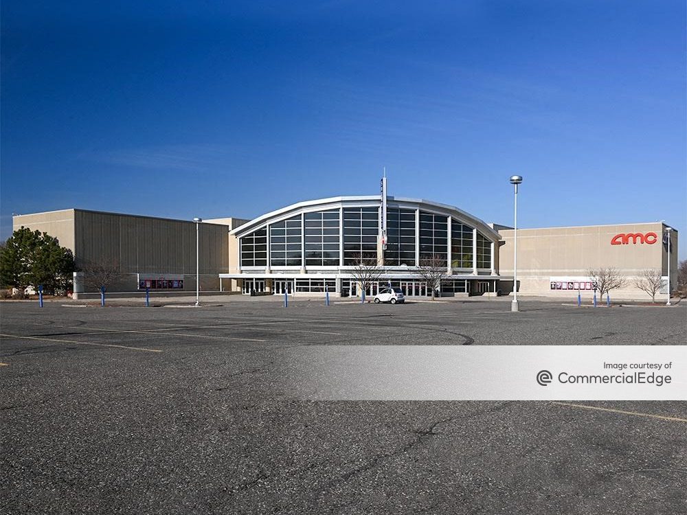 A Realty Income Corp. retail property in Minnesota. Image courtesy of CommercialEdge