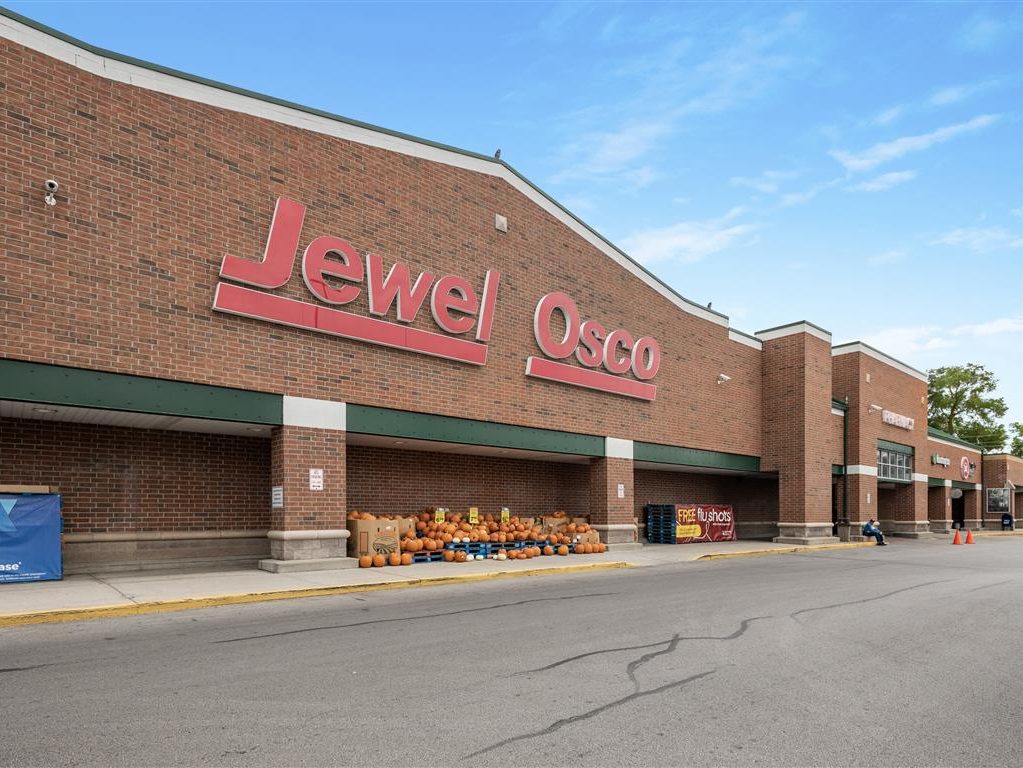 NewMark Merrill Buys Chicago Shopping Center for $22M