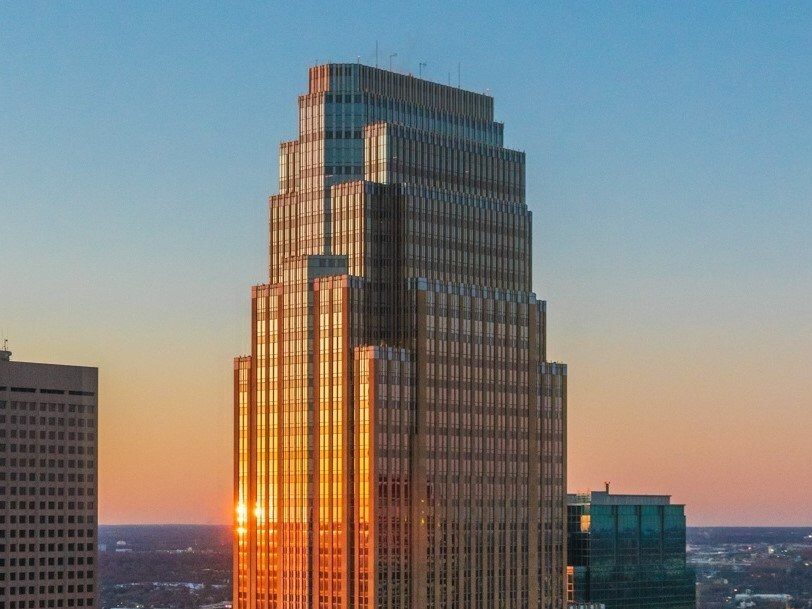 Neuberger JV Buys 1.2 MSF Minneapolis Tower