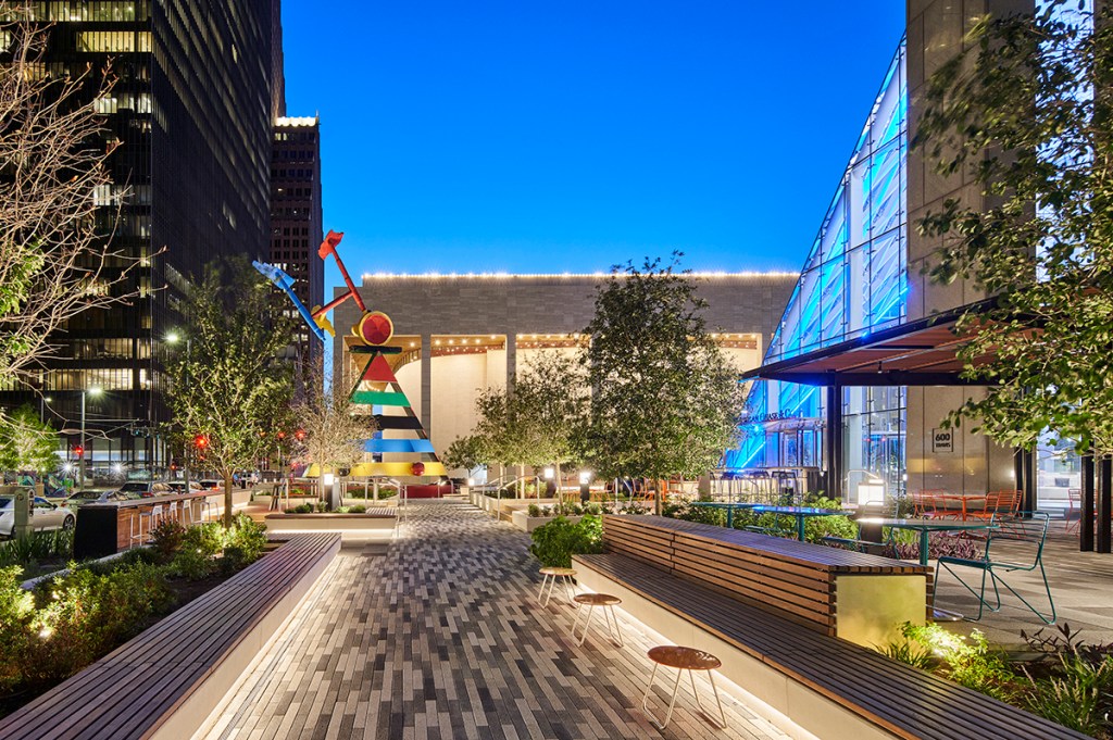 The reimagined plaza outside JPMorgan Chase Tower in Houston was once a bare concrete walkway housing a Joan Miró sculpture, but it now features green space and seating areas that give way to a more aesthetically pleasing lobby at the tower. Photo courtesy of HOK