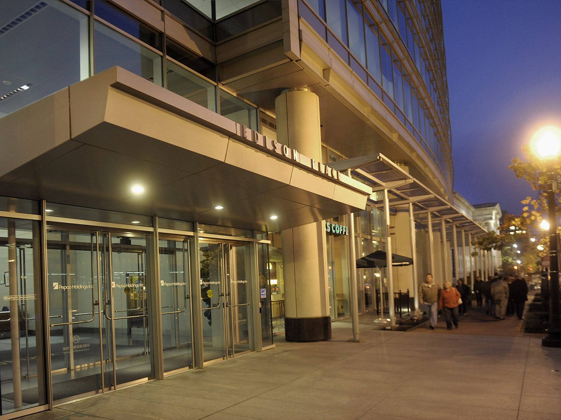 Exterior shot of the entryway at 701 Ninth St. NW in Washington, D.C.