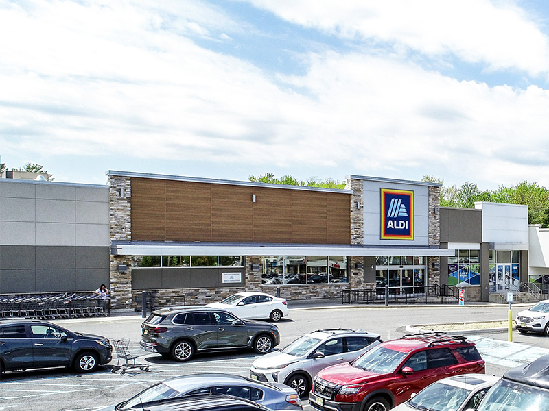 Exterior image of ALDI at Hazlet Town Center in Hazlet, N.J.