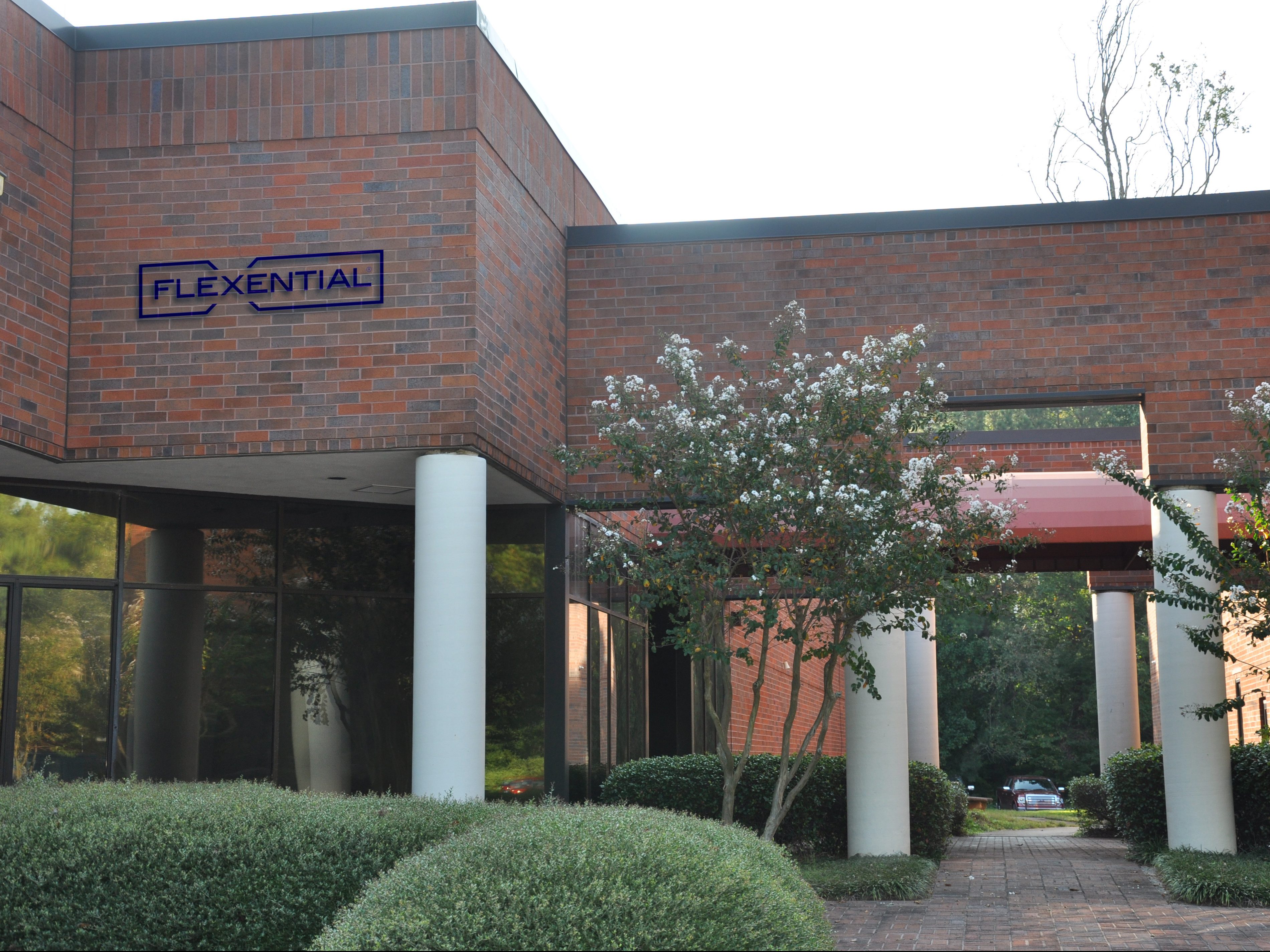 Exterior image of Flexential's data center facility in Norcross, Ga.