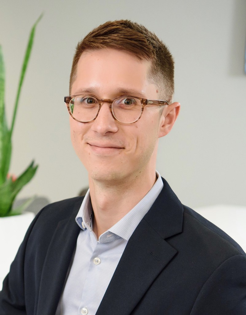 Ethan Debuque headshot