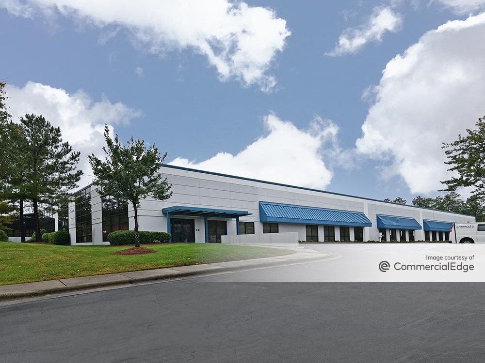 Exterior shot of one of Sumner Business Park's buildings in Raleigh, N.C.