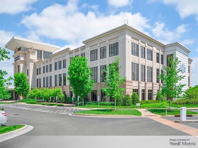 Exterior shot of Murfreesboro Medical Clini, a medical office building in Murfreesboro, Tenn.