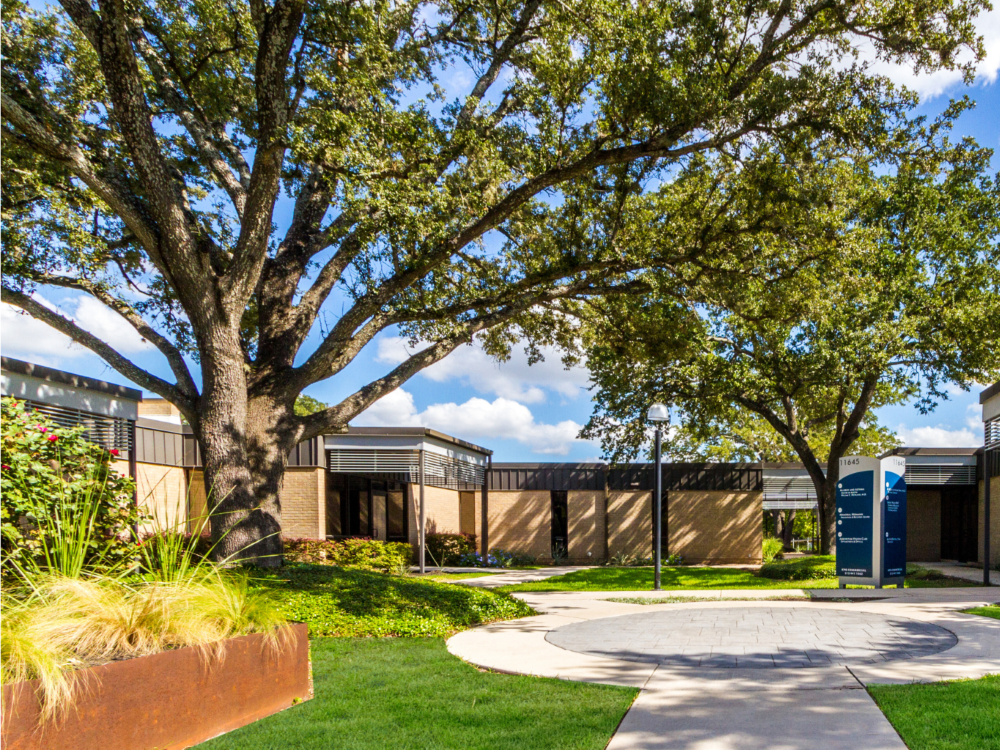 Exterior shot of Twelve Oaks Professional Center, a medical office campus in Austin, Texas.