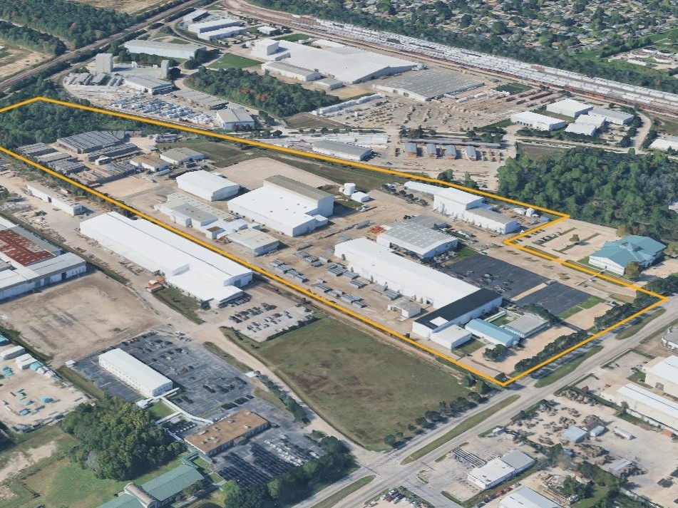 Exterior shot of Rosslyn Business Park, an industrial camps in Houston.