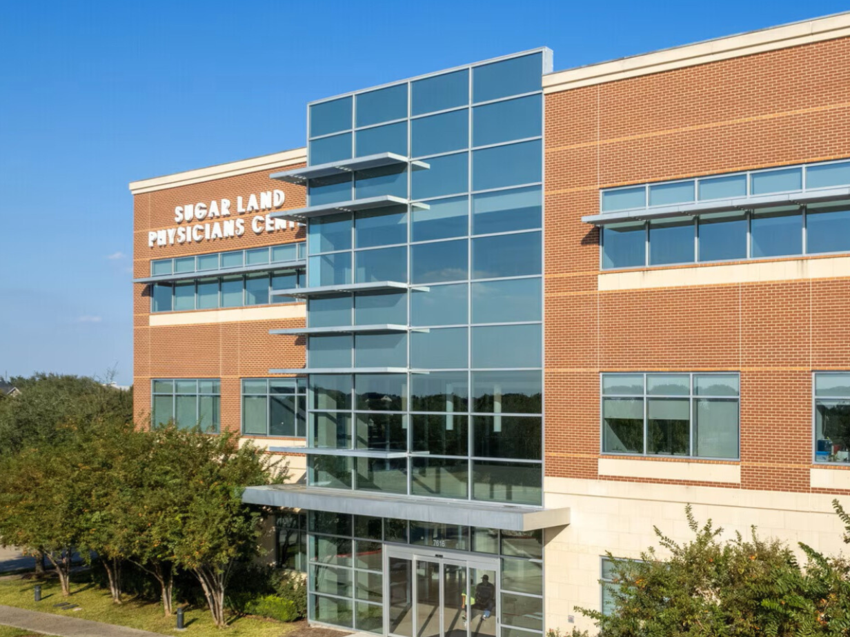Exterior shot of Sugar Land Physicians Center, a medical office building in Sugar Land, Texas.