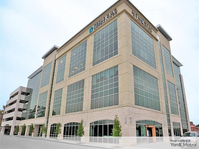 Exterior shot of Hedwig Place, a medical office building in Hedwig Place, Texas.