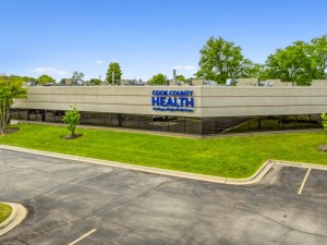 Exterior shot of Arlington Heights Health Center, a medical office building in Arlington Heights, Ill.