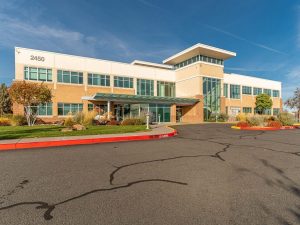 Exterior shot of Pinnacle Medical Building in Bend, Ore.