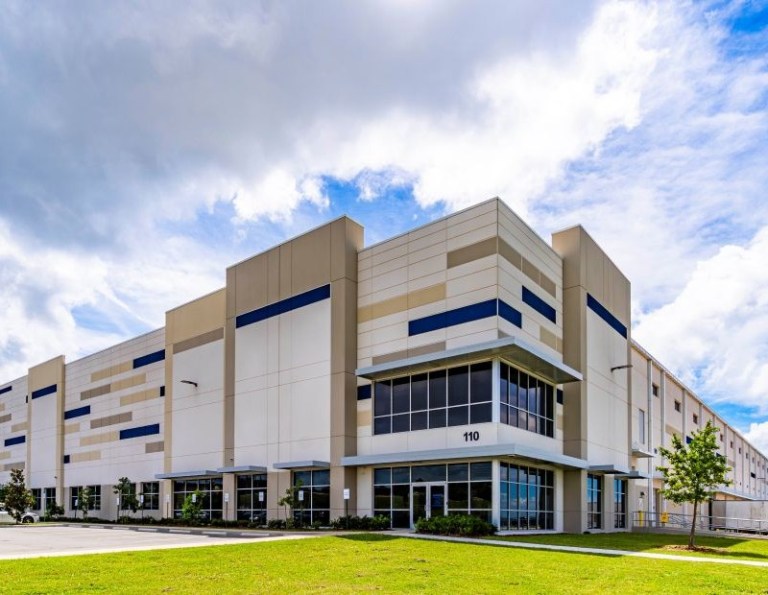 Big Boxes Regain Ground in Warehouse Leasing