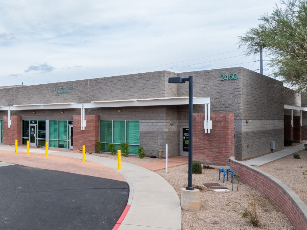 Exterior shot of Greenfield Medical Office Building, a medical outpatient facility in Gilbert, Ariz.