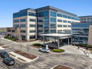 Exterior shot of Silver Cross Hospital’s Pavilion A, a medical office building in New Lenox, Ill.
