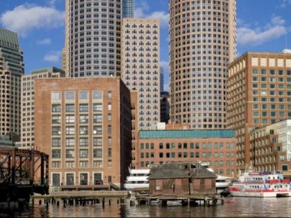 Exterior shot of 1 International Place, an office building in downtown Boston