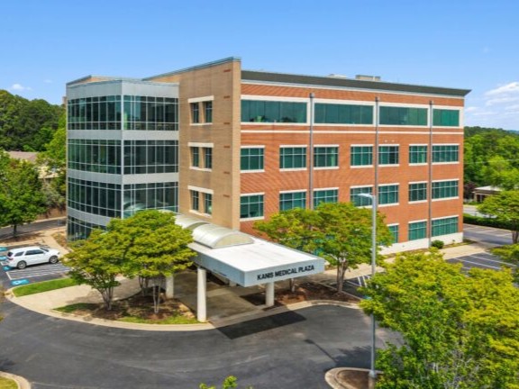 Exterior shot of Kanis Medical Plaza, a medical office building in Little Rock, Ark.