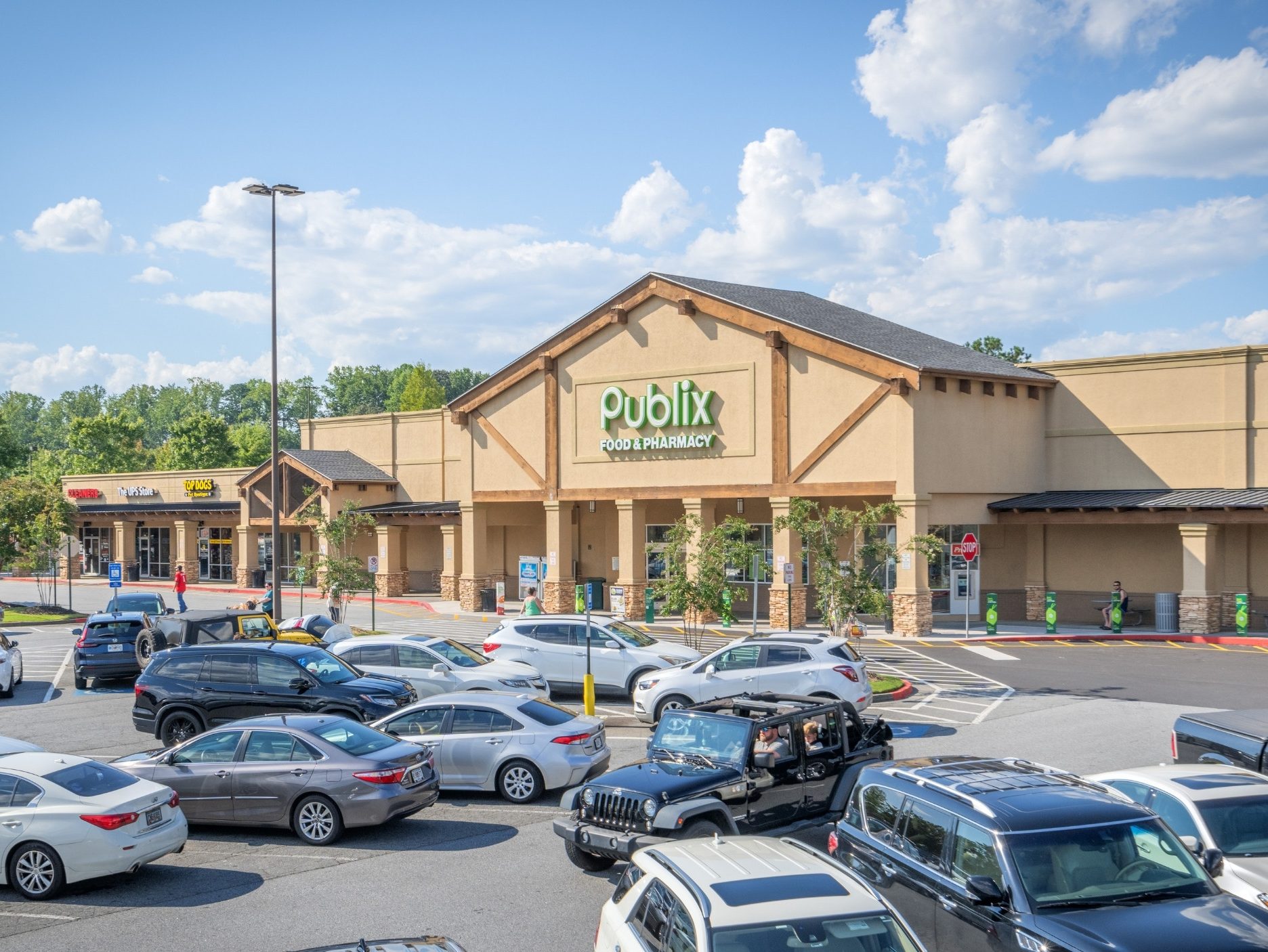 Exterior shot of a Publix-anchored retail center.