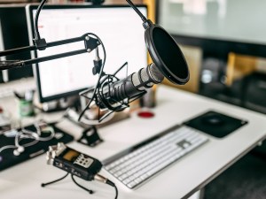 Microphone and computer in the recording studio