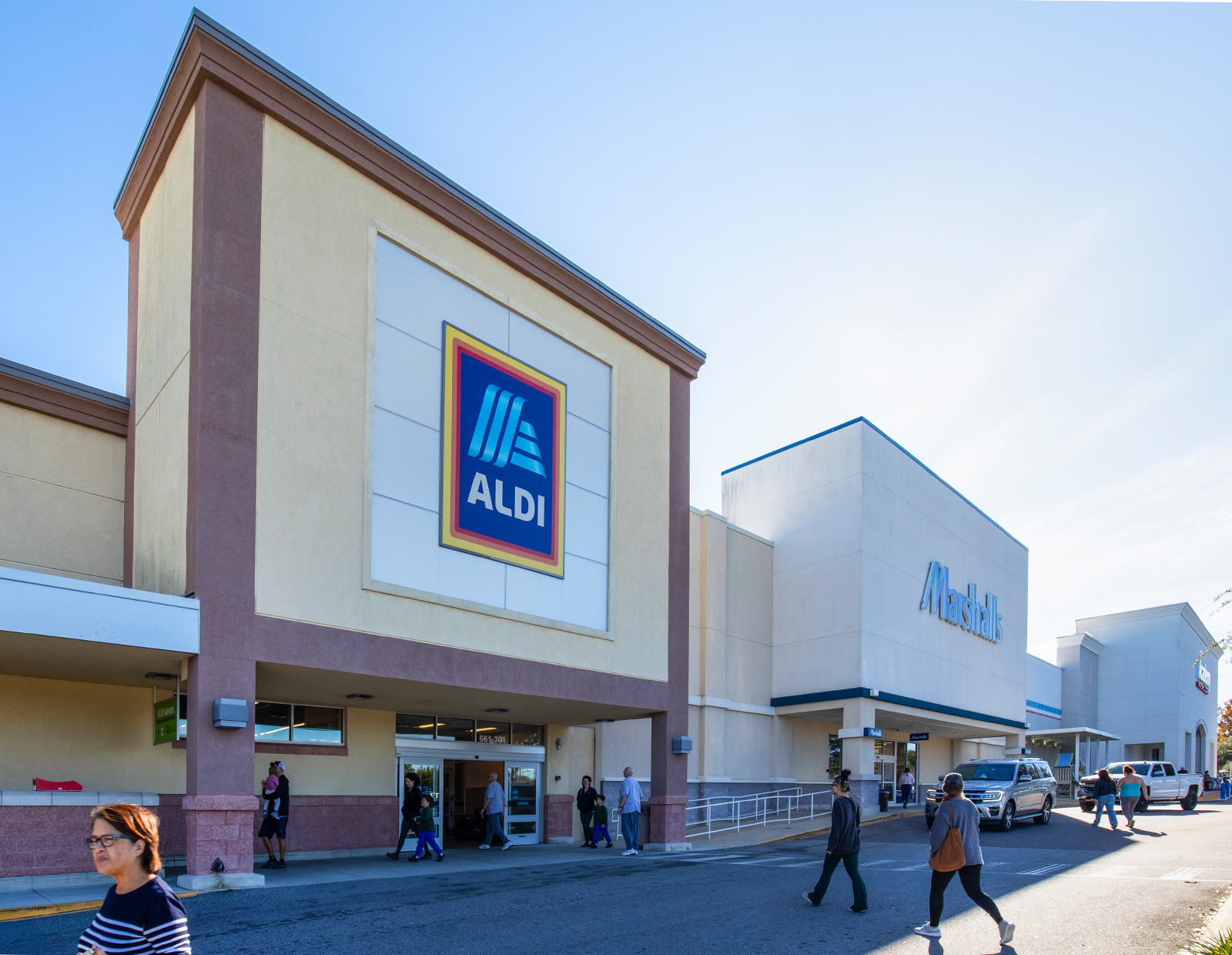 A photo of Bolton Plaza, showcasing the Aldi and Marshalls stores.