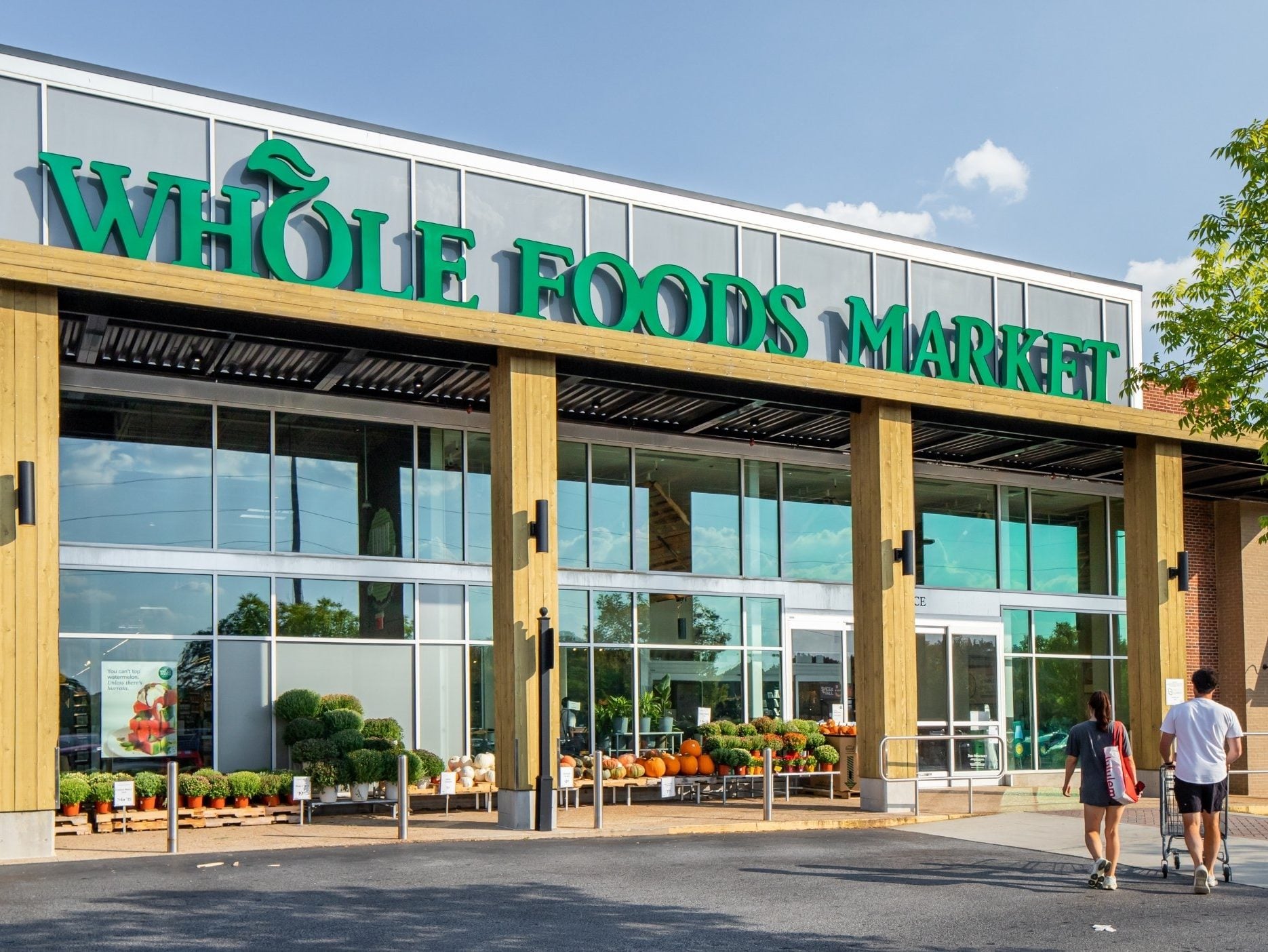 Exterior shot of Peachtree Station, a retail center in Atlanta anchored by a Whole Foods Market.
