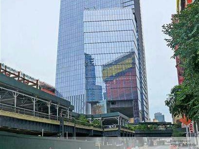 Exterior shot of 10 Hudson Yards, an office tower in Manhattan.