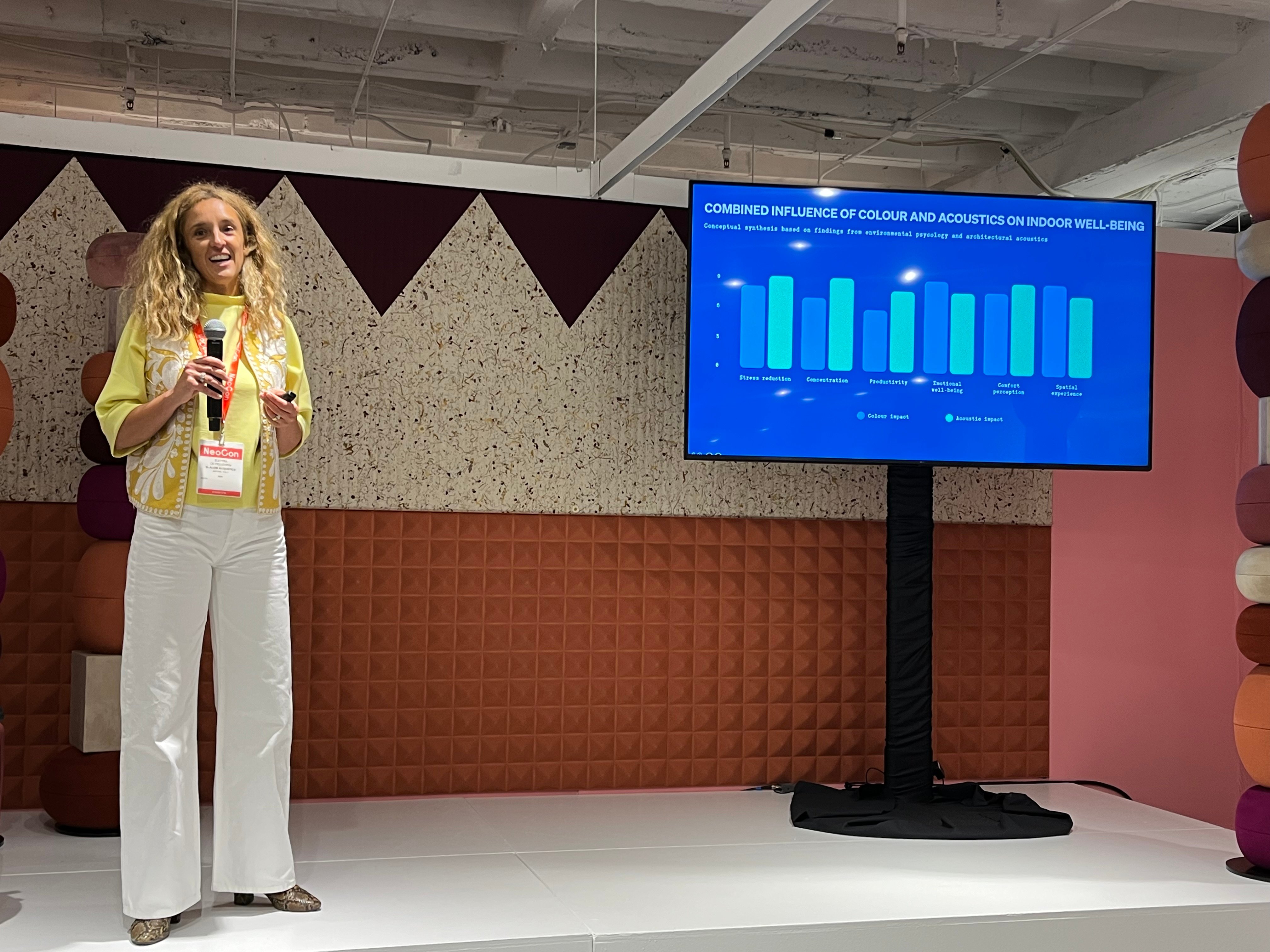 A photo of Elettra de Pellegrin giving a talk