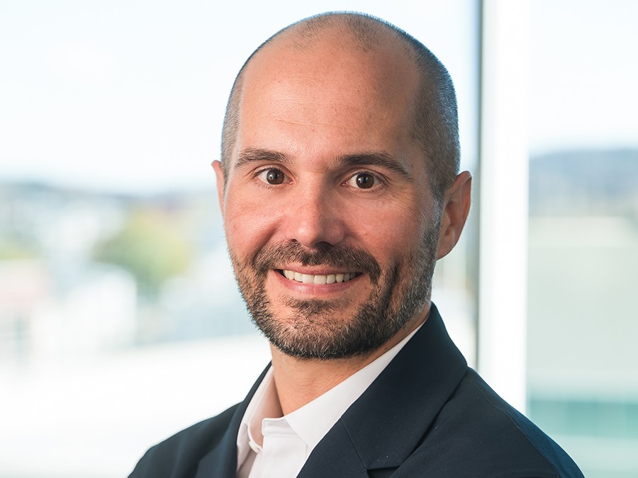 Robert Holuba headshot image