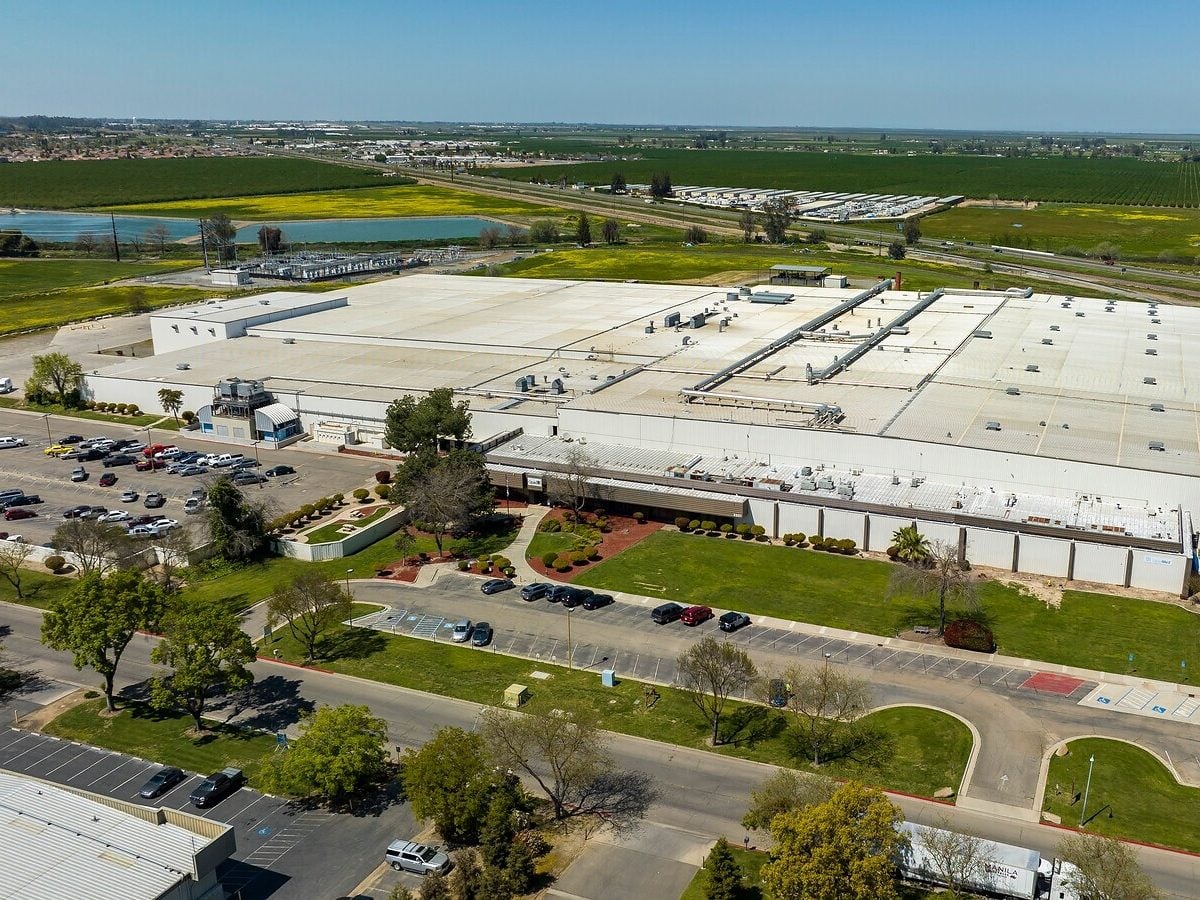 Exterior shot of a 507,028 square-foot facility at 2201 Cooper Ave. in Merced, Calif.