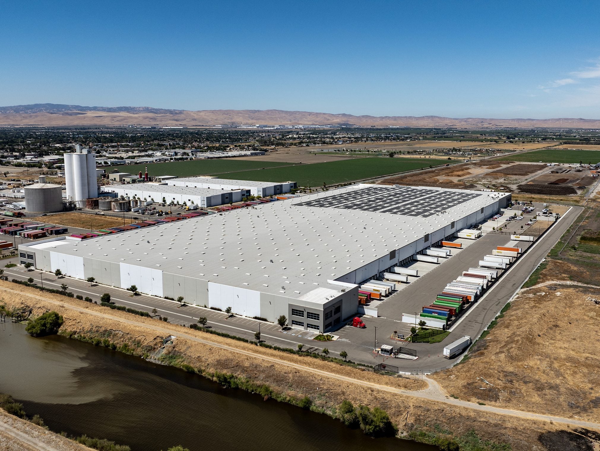 Outside shot of 9375 Sugar Road, a 925,475-square-foot industrial facility in Tracy, Calif.